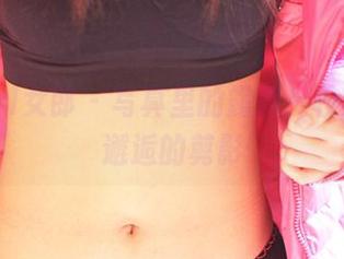 3Agirl女郎 - 写真里的露西：校园小道邂逅的剪影