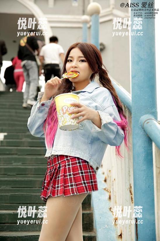 爱丝写真集：袜子摆弄手法，你准备好了吗？