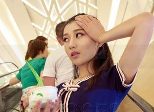 AISS爱丝(黄金版) - 定制了一场逛街：亚美依的写真小趣味