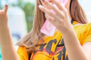 AISS爱丝(黄金版) - 私拍时刻，女神小哲如何颠覆传统审美？