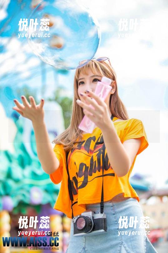 AISS爱丝(黄金版) - 私拍时刻，女神小哲如何颠覆传统审美？