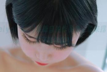 看Addielyn(에디린)最新自拍作品集，原来摆出这些姿势还挺拼的！