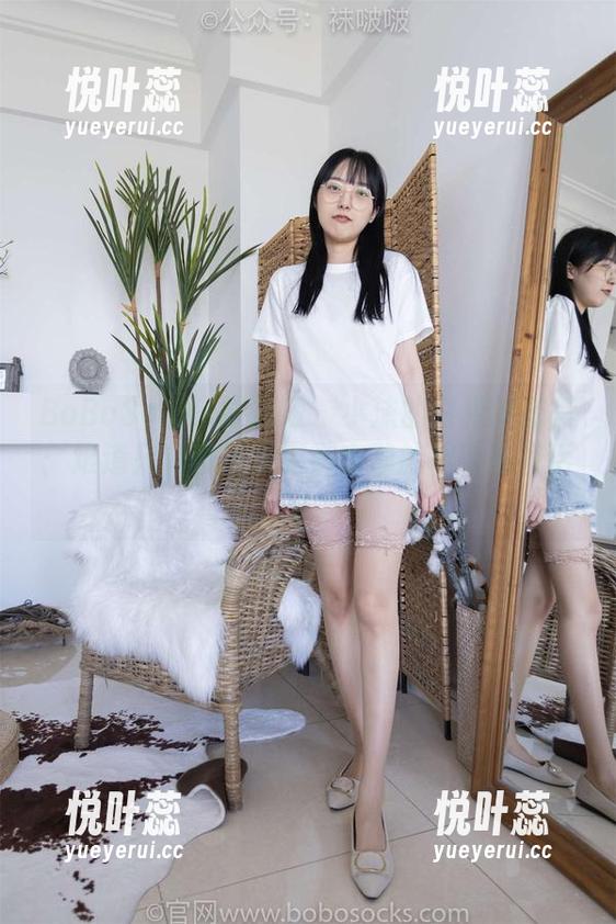 BoBoSocks袜啵啵 - 小沫的白棉袜花絮：难道只有我注意到那宁静的袜子在说话？