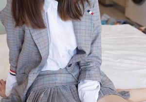 BoBoSocks袜啵啵 - 稚予的黑色美甲，真有分享遗世独立的核心气质。