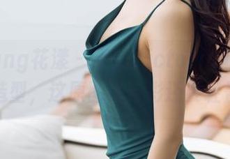 HuaYang花漾 - 果儿Victoria的全套空姐造型，这原图比云彩还要轻盈哦