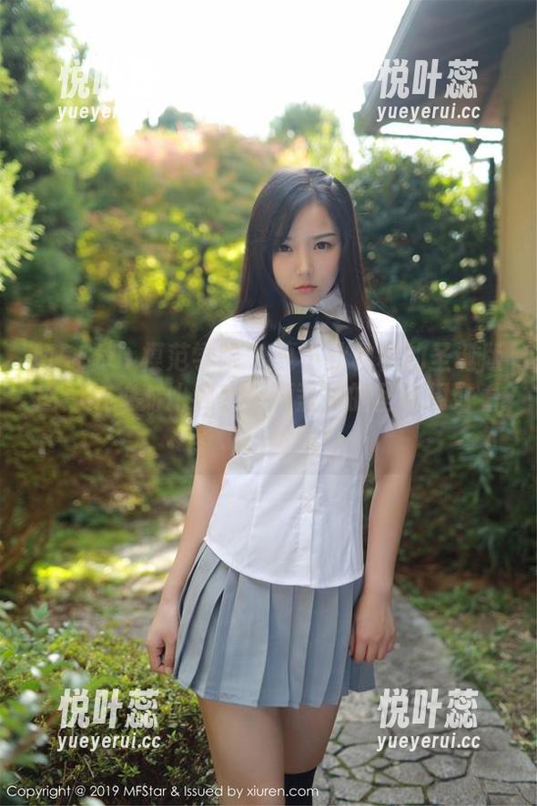 MFStar模范学院 - 夏小秋秋秋的圣诞版图：这绝对比我家那颗歪掉的圣诞树好看多了，哈哈！