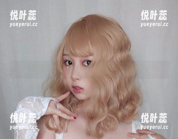 PAKI酱在泳衣中畅游，高清照片让我眼前一亮