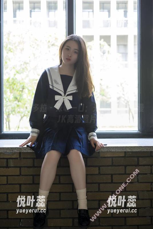 PDL潘多拉 - 深吸一口：光影下的陈雅漫JK高清照片