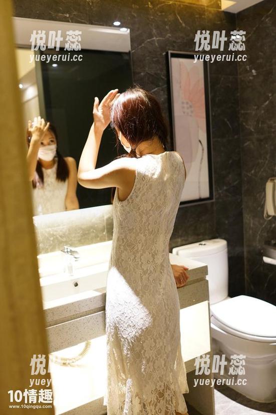 ROSI写真又出新招：空姐服可以下载，职业梦想一键铺展！