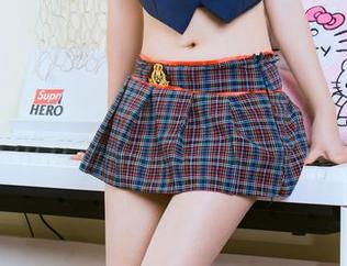 TouTiao头条女神 - 艾小青的运动写真：你见过仰卧起坐后还不趴下的姿态吗？