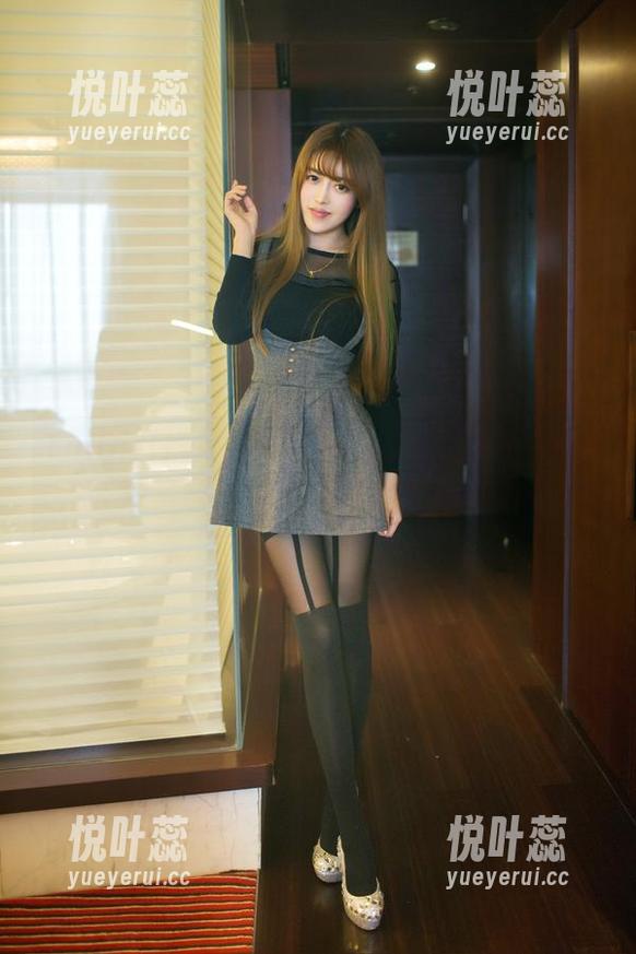 TuiGirl推女郎 - 李丽莎的美足：图片奇观，原图背后的脚趾大冒险！