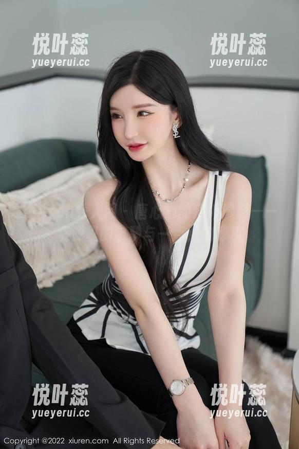 Xiuren秀人网-唐心心 Xiuren秀人网 - 唐心心的户外漫游——资源里的宁静与一点点的顽皮