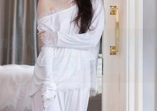 Xiuren秀人网 - 小肉肉咪的校服写真资源，一片清新又带点俏皮的天地