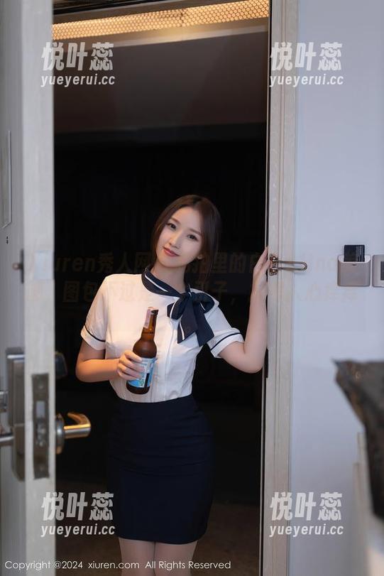 Xiuren秀人网 - 私拍里的白白Alina美脚，图包不过是一个引子，撩得人心痒痒。