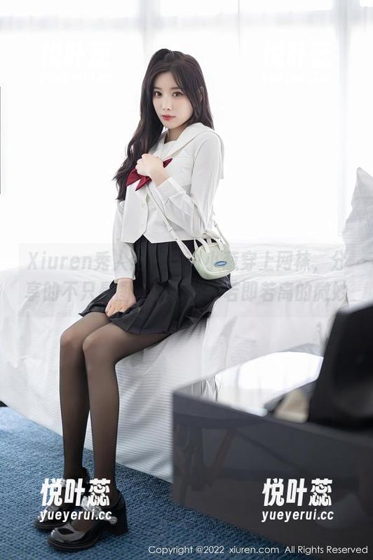 Xiuren秀人网 - 当谢小葱穿上网袜，分享的不只是图，还有那种若即若离的微妙