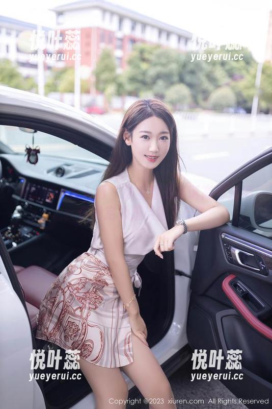 Xiuren秀人网 - 陆萱萱的圣诞高清合集：你确定心脏受得了吗？