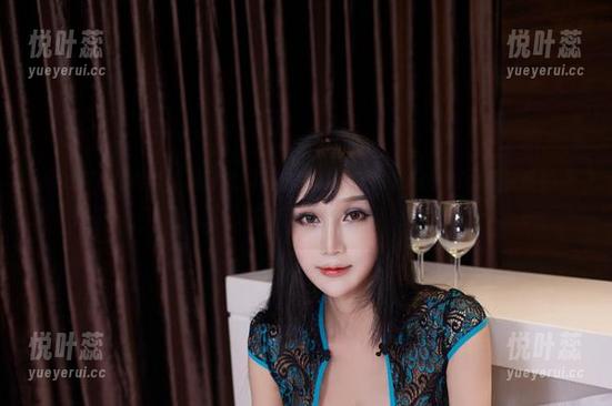 YouWu尤物馆 - 袜子也能有故事？快来偷听FoxYini孟狐狸的“棉袜”图包！