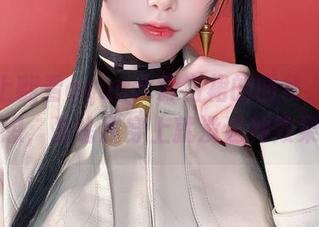 在线上翻看aqua水淼白裙的图集，我心里想，为啥我穿上就没这种效果。