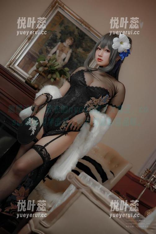 瞧瞧这位穿皮衣的nyako喵子大魔王，cos诱惑犹如冲击波，图包在此静待品味。