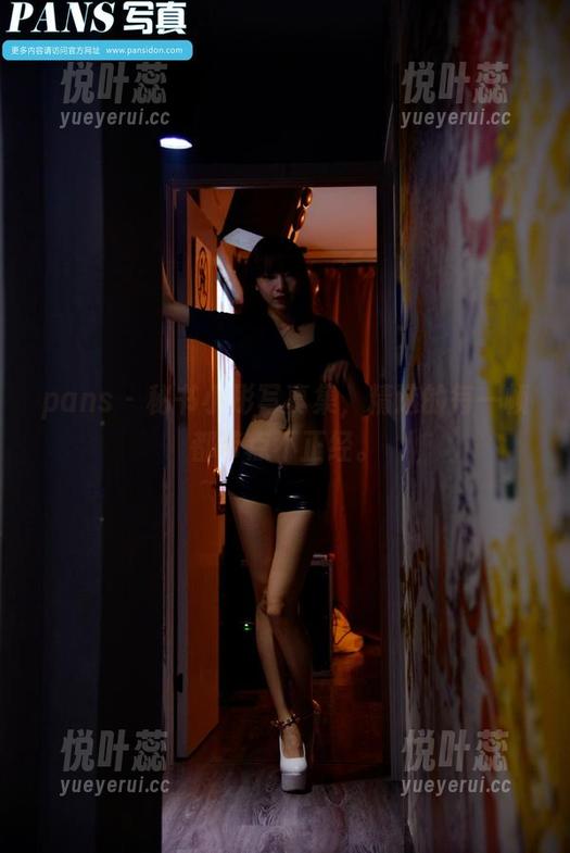 pans - 秘书小彤写真集，精选的每一帧都带点不正经。