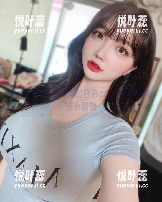 yeeun孙乐乐和她的白色cos，图集里有点小骚动
