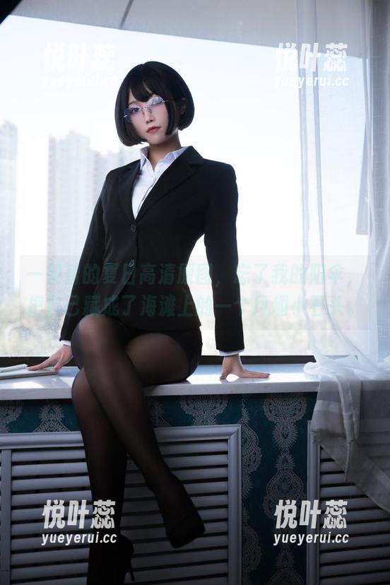一智智的夏日高清原图，忘了我的阳伞，把自己藏成了海滩上的一个风趣小石头。