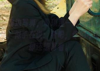 丽柜 - 海边写真，司琪那一抹美图里的倔强表情，似乎在说：看吧，你们可看够了却还想再看。