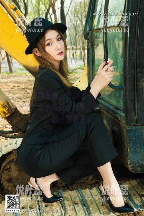丽柜 - 海边写真，司琪那一抹美图里的倔强表情，似乎在说：看吧，你们可看够了却还想再看。