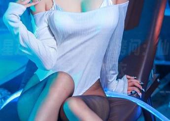 盲目追星还是自我年龄的拷问：仙女月的私房粉色内衣