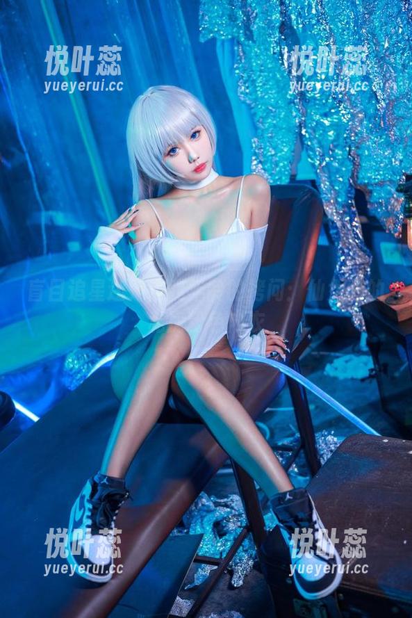 盲目追星还是自我年龄的拷问：仙女月的私房粉色内衣