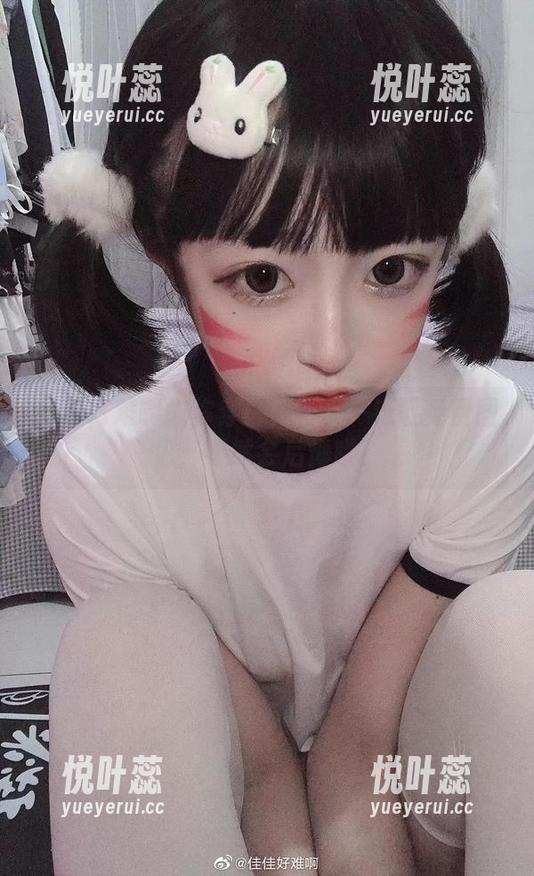 佳佳好难啊教你穿白衬衫——速取免费图包，不然会后悔哦！