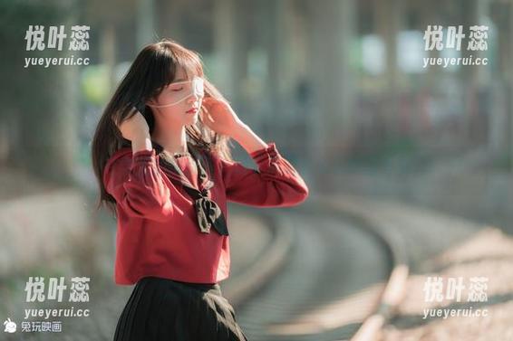 在学姐的指引下，月下漫游的兔玩映画写真
