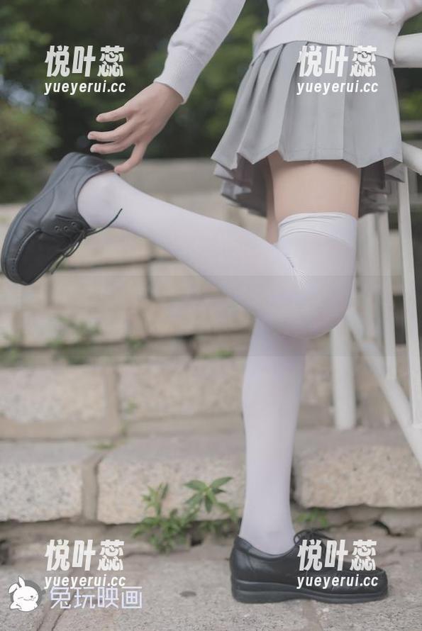 看兔玩映画的五等分三玖，居然发现微博热评里的美图和图集比我还嗨！