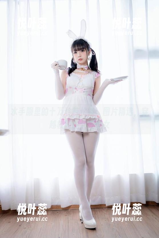 水手服里的十万珍吱伏特：图片精选，穿越校园的元气少女