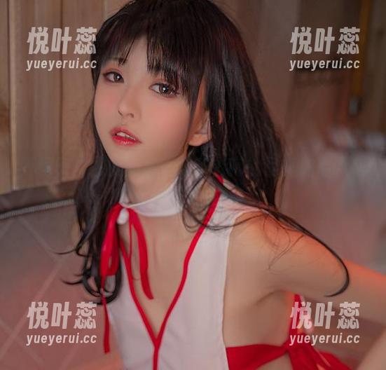 不同于常规的奶牛，可可老师的写真加点调料令壁纸大变样！
