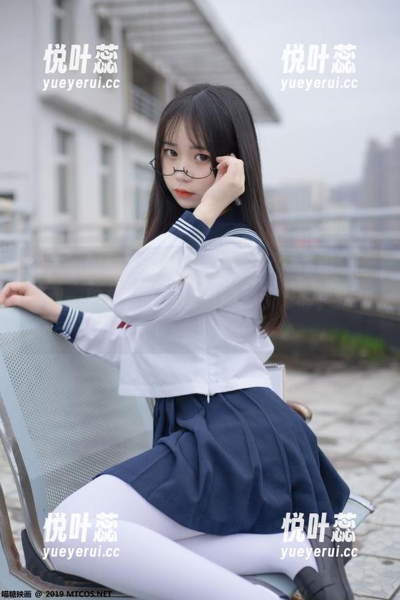 欲罢不能的香肩清纯美女合集，喵糖映画给我一种想要埋进画里的冲动，啊，别纠结！