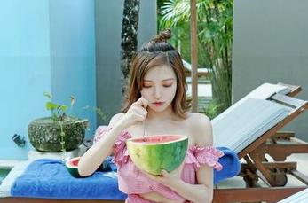 嗲囡囡 - 弹幕刷屏：SiByl李思宁的在线原图丝袜，究竟要不要收藏一波？