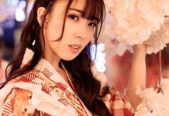 嗲囡囡 - 哎哟，施忆佳KITTY全套写真好直观！这“死库水”竟让我想去游泳课凑热闹。