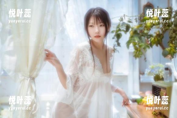 这人太撩了！坏露露香宝的女友，原图里藏着无价的资源，贼带感！