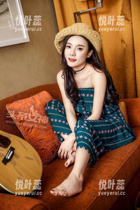 头条女神 - 妹子周思超高清分享她的美腿！直接上腿，你准备好“吸收”了吗？