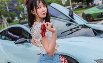 妍子坚不可摧的皮衣，定制的味道在每张图片里肆意释放。