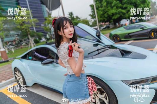 妍子坚不可摧的皮衣，定制的味道在每张图片里肆意释放。