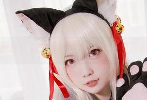 背景音乐开启：妖少you1私拍里的伊莉雅轻轻吟唱