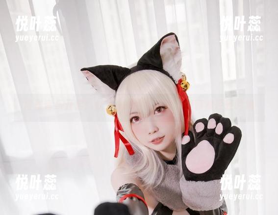 背景音乐开启：妖少you1私拍里的伊莉雅轻轻吟唱