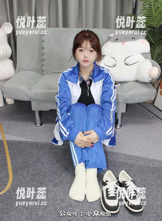小众视觉 - 真人秀？不，是小苹果的内衣写真，来这儿一探究竟！