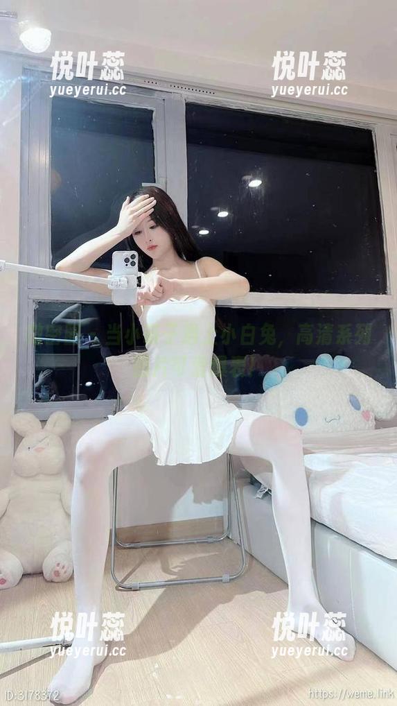 微密圈 - 当小萌子遇上小白兔，高清系列图片可爱爆表！