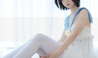 少女秩序 - 写真中的主角——小鱼与她的粉色肚兜：定制让一切都不简单