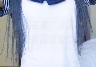 尤果网 - 当仙妮在家，才发现无圣光的美图也能闪耀着个性