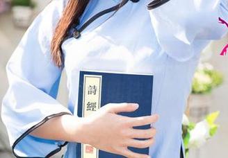 尤果网 - 齐贝贝的礼服太抓眼，直击我的福利期待！