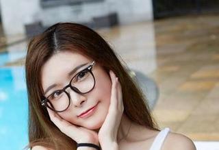 尤物馆 - 原图特赏，今天的护士孟狐狸FoxYini：黑夜的捣蛋鬼，药箱的守护者！